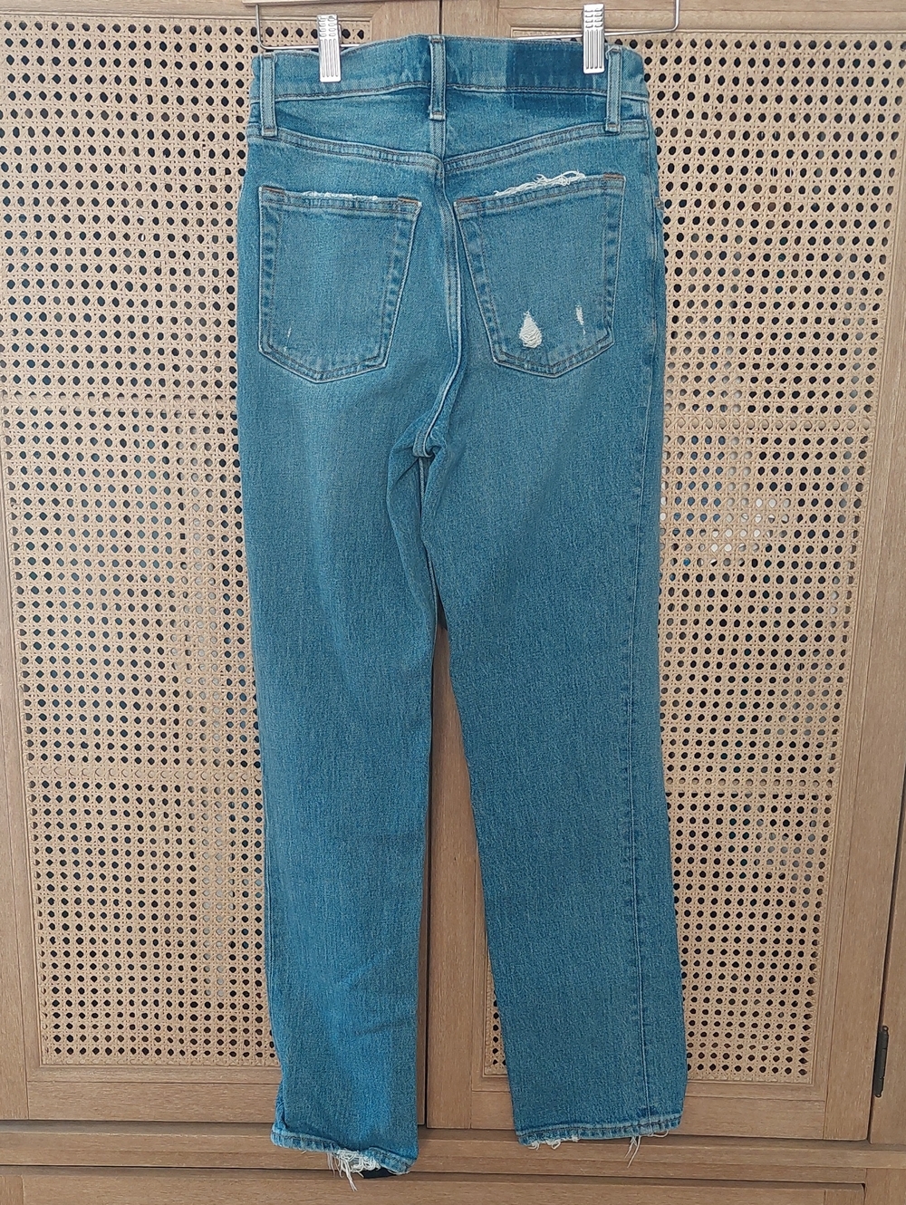 Abercrombie & Fitch Women's High-Rise Straight Jeans in Light Blue Wash - Picture 4 of 12